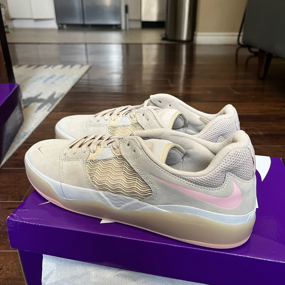 NWT- Nike SB Ishod - never worn - mens size 12